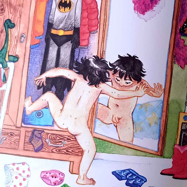 Bruno im Kinderzimmer vor seinem Spiegel